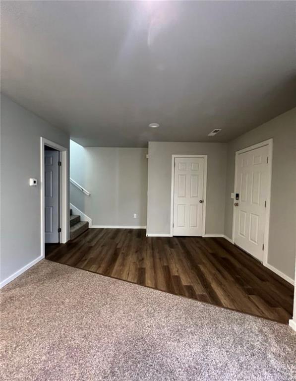 Building Photo - 910 N Meadowlands Dr