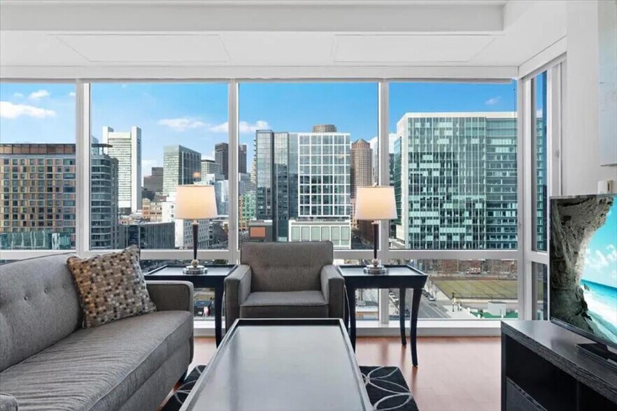 Building Photo - 100 Pier 4 Blvd.