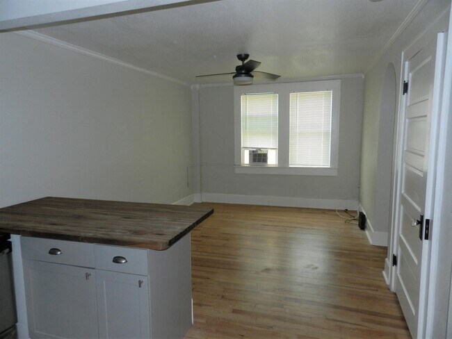 Building Photo - 360 13th Ave NE