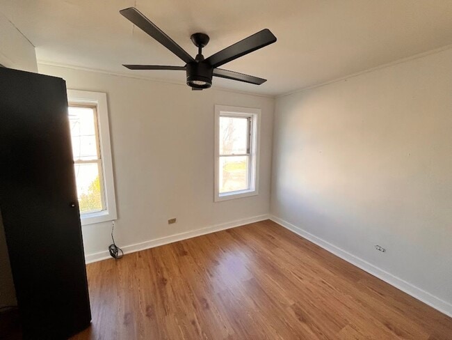 Building Photo - 613 Lehigh Ave