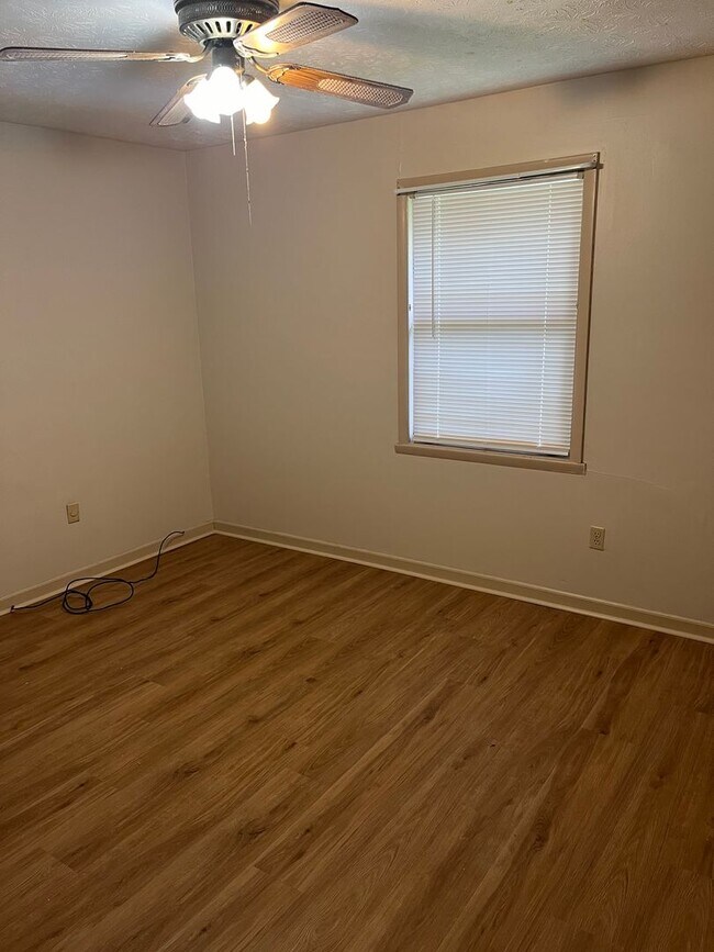 Building Photo - 1807-1807 Cedar Shoals Dr