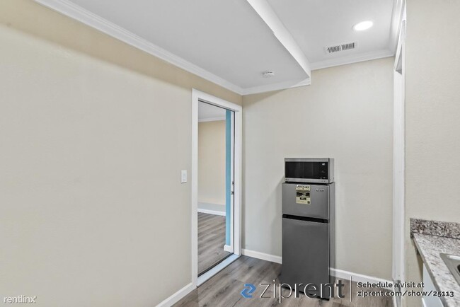 Building Photo - 1 br, 1 bath 4plex - 1935 Kinross Way, San...