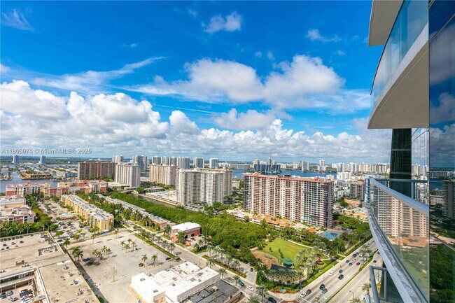 Building Photo - 17121 Collins Ave