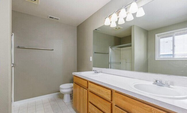 Building Photo - Stunning 3 Bedroom in West Pasco with RV P...