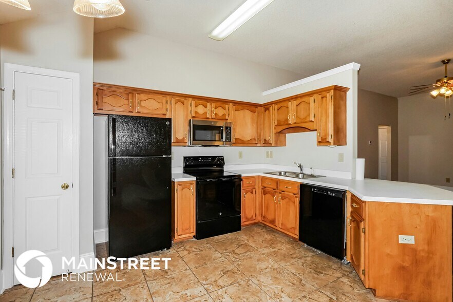 Building Photo - 8260 Clubview Dr