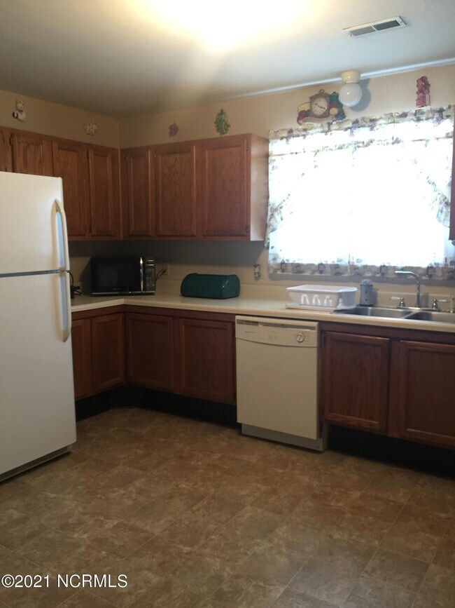 Building Photo - 1929 Buxton Rd