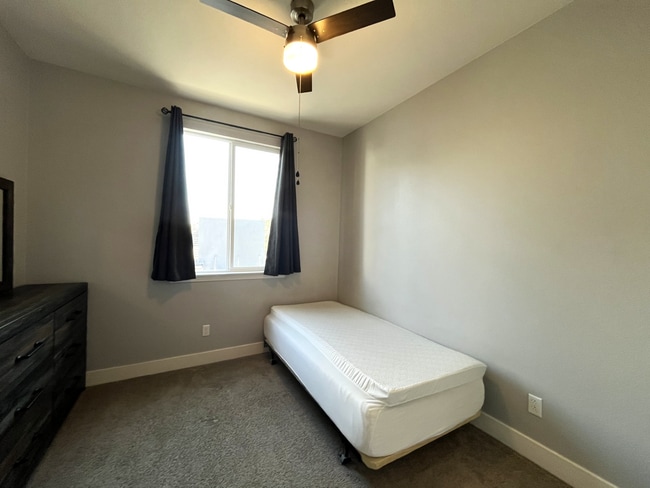 Building Photo - 3 bed, 2.5 bath located in Rancho Cucamonga!