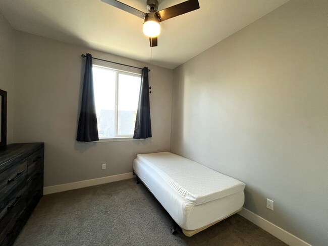 Building Photo - 3 bed, 4 bath located in Rancho Cucamonga!