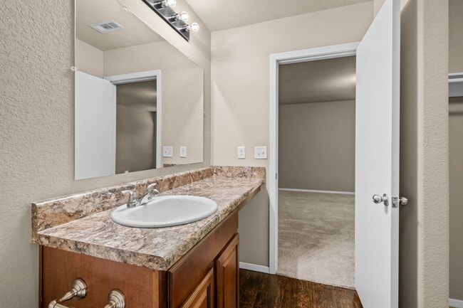 Building Photo - Beautiful and Spacious Home!