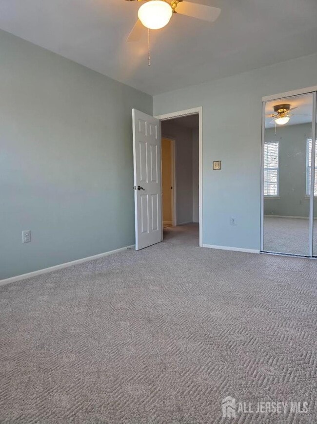 Building Photo - 90 Almond Dr