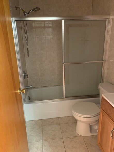 2nd floor bathroom - 1229 Wood St