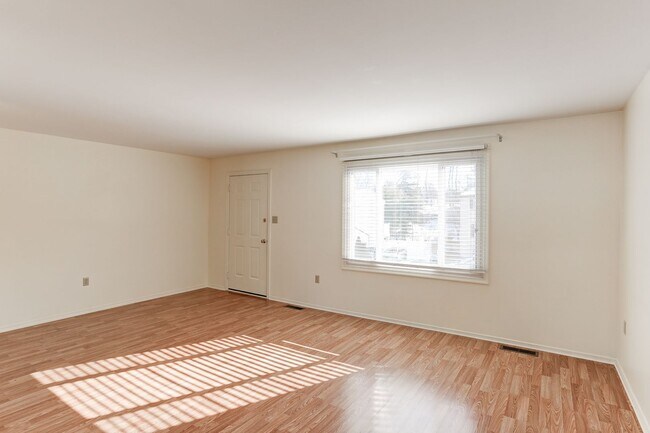 Building Photo - 3 Bedroom 1.5 bath home in Etters