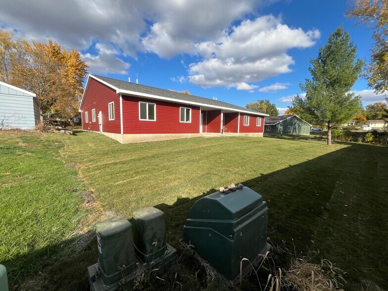 Building Photo - 1800 Sheldon Ave