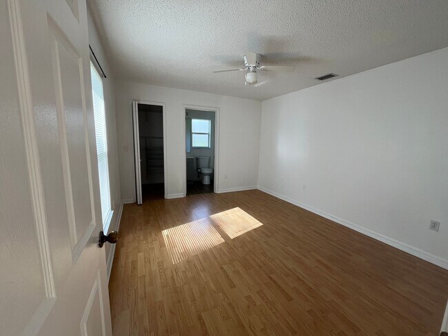 Building Photo - Super Cute 3 Bedroom 2 Bath in Great Locat...