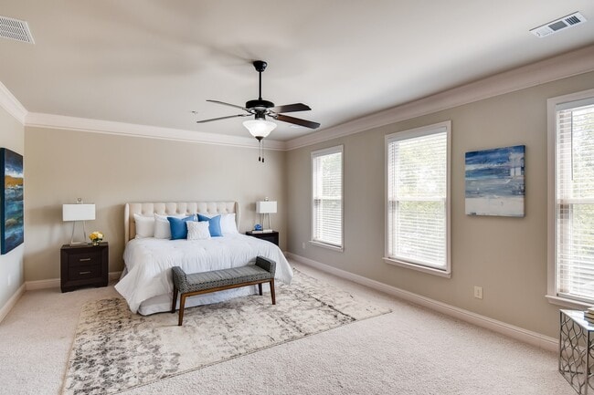 Building Photo - 1941 Ridgemont Ln