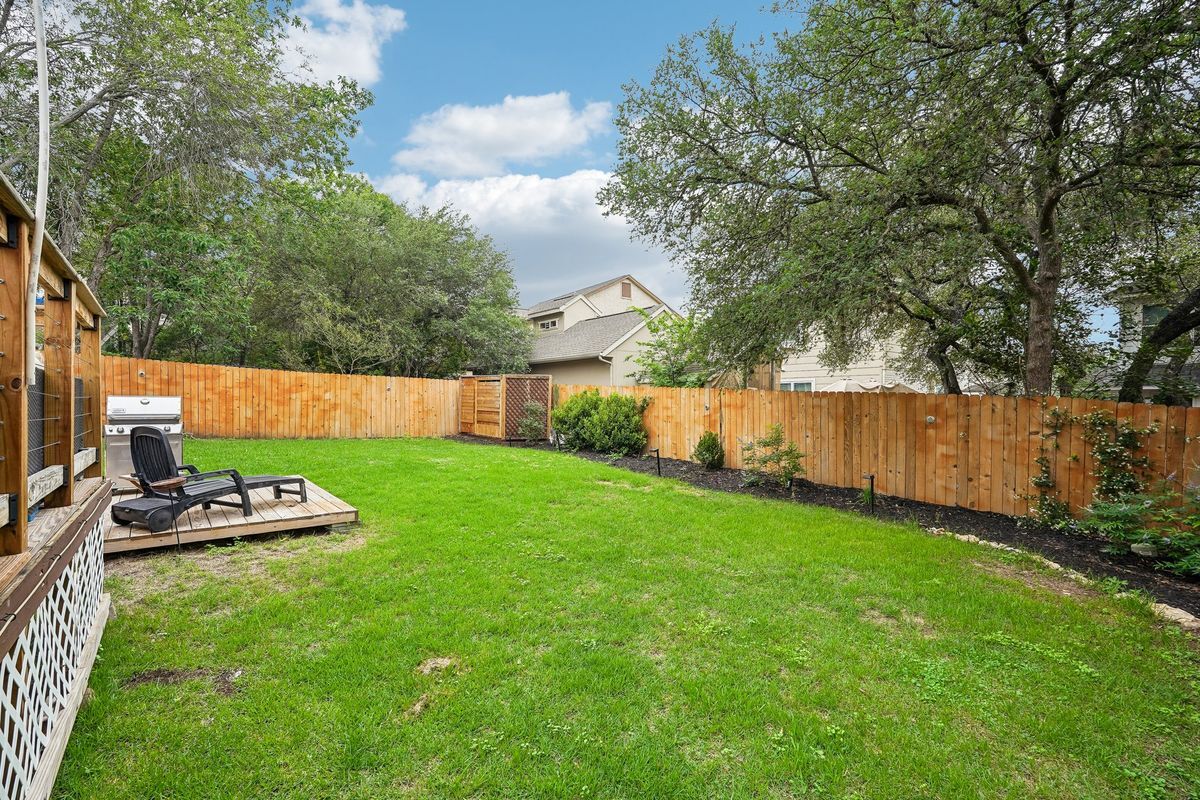 Building Photo - 15727 Knolldown