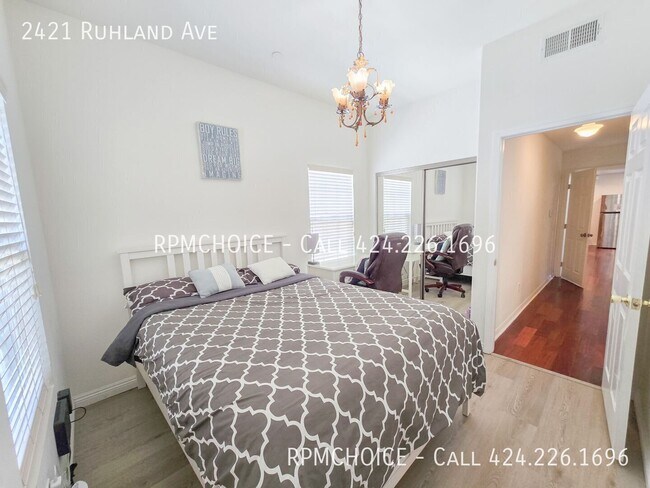 Building Photo - 2421 Ruhland Ave