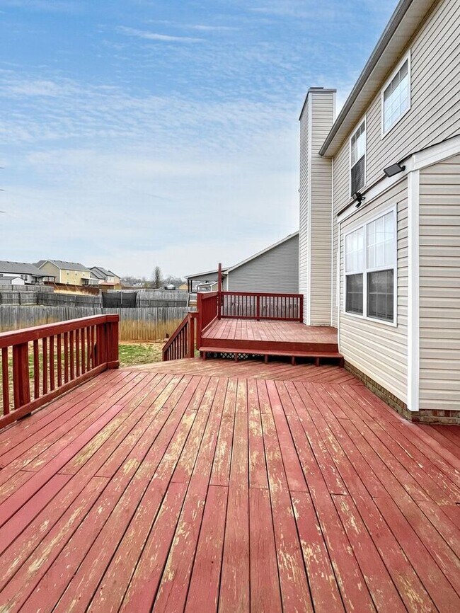 Building Photo - Spacious 3-Bedroom Home with Deck, Firepla...