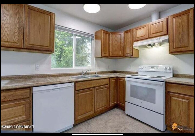 Building Photo - 814 N Bunn St