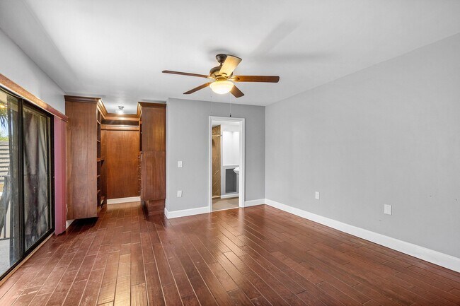 Building Photo - 624 6th Way