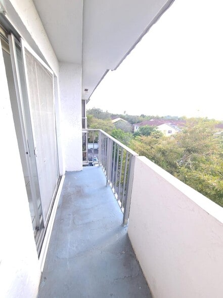 Building Photo - 8950 NE 8th Ave