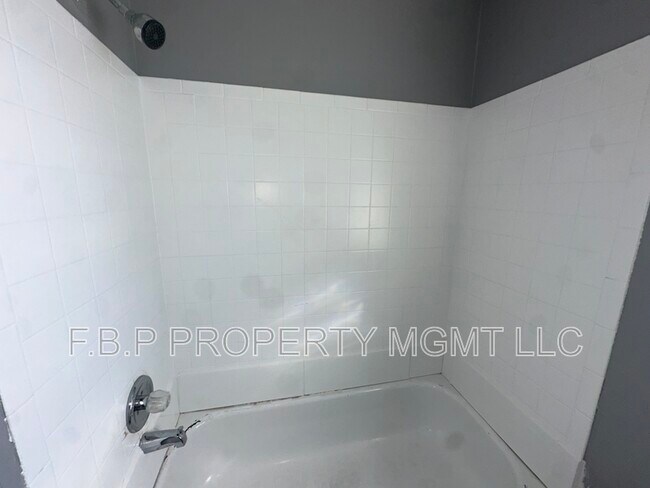 Building Photo - 5049 Coplin St