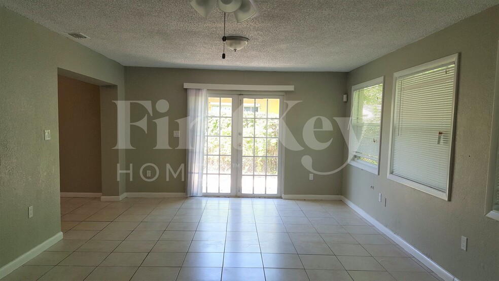 Building Photo - 5970 NW 42nd Terrace