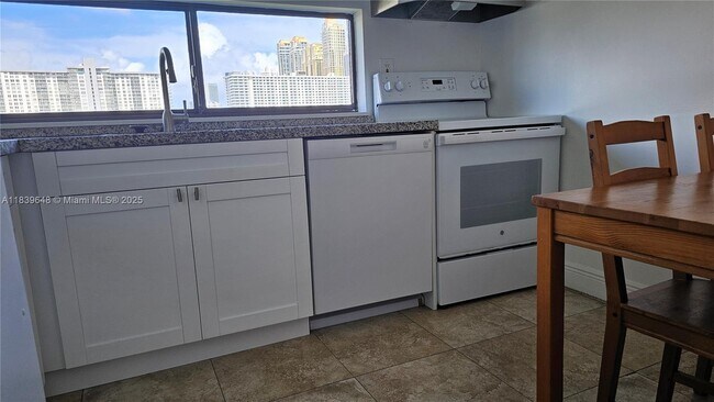 Building Photo - 17021 N Bay Rd