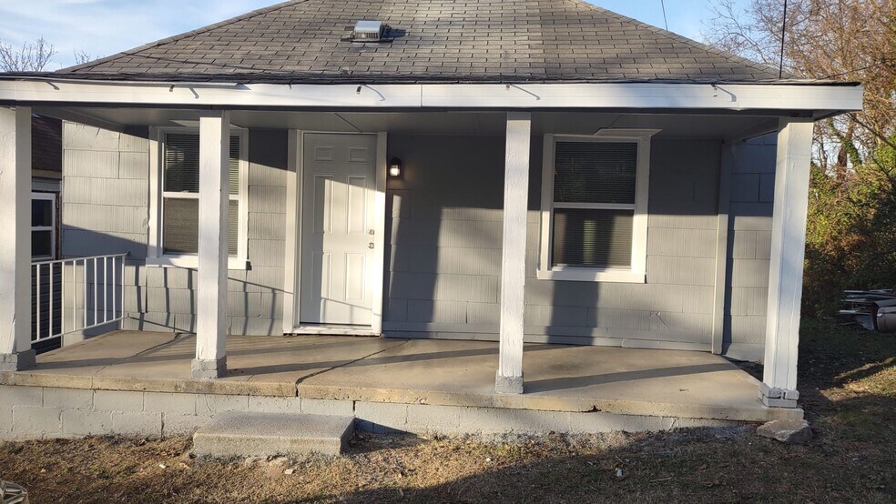 Front view - 726 Ben Hur Ave