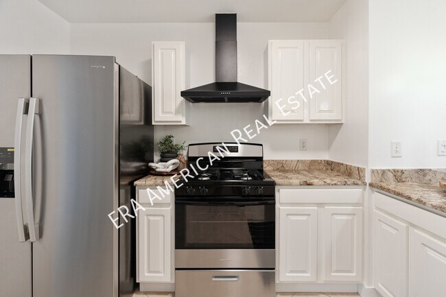 Building Photo - 305 Meggs Dr NE