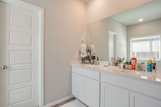 Building Photo - 8924 Lantana Meadow Dr