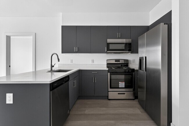 Building Photo - 43-45-45 W 32nd St