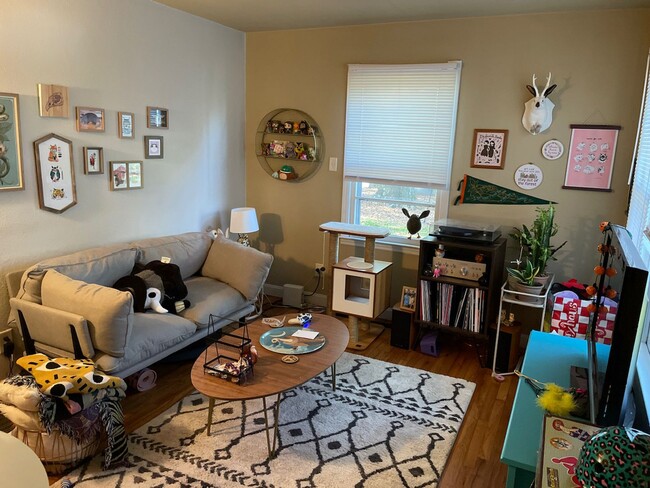 Building Photo - Cozy 1BR Normaltown Home