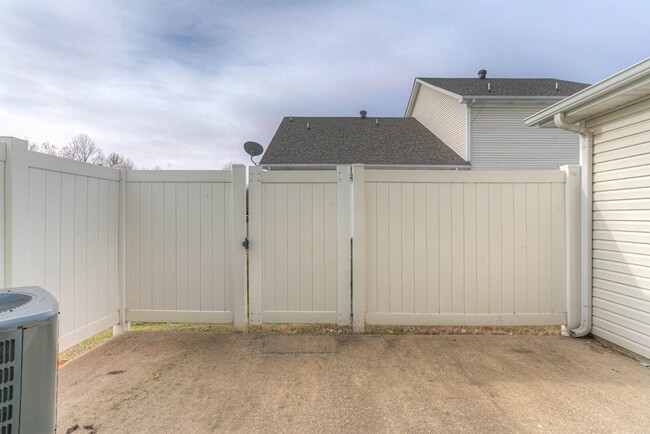 Building Photo - 151 Casbah Run