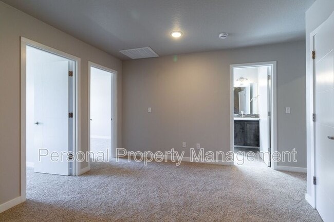 Building Photo - 8711 NE 43rd Pl