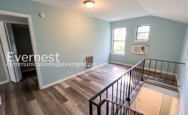 Building Photo - 5008 Golfview Dr