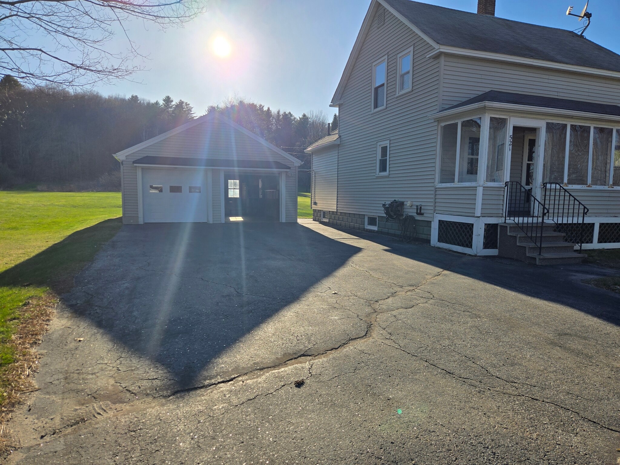 Building Photo - 521 Riverside Dr