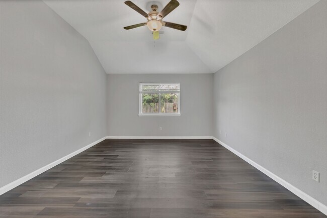 Building Photo - 6923 Creek Village Dr