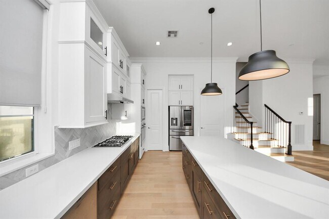 Building Photo - 4005 Woodshire Vlg Ests