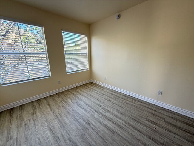 Building Photo - BEAUTIFULLY REFRESHED UPPER-LEVEL CONDO WITH GARAGE & RESORT-STYLE AMENITIES