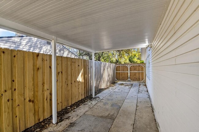 Building Photo - 815 W Lowry Ln