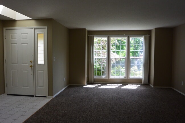 Building Photo - 9404 NE 26th Ct