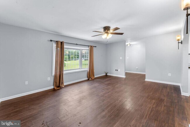 Building Photo - 5285 Stowe Ln