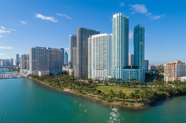 Building Photo - 1900 N Bayshore Dr
