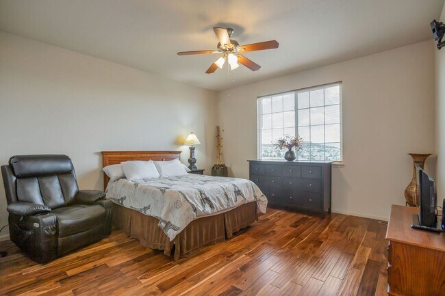 Building Photo - 2315 Broadleaf Loop