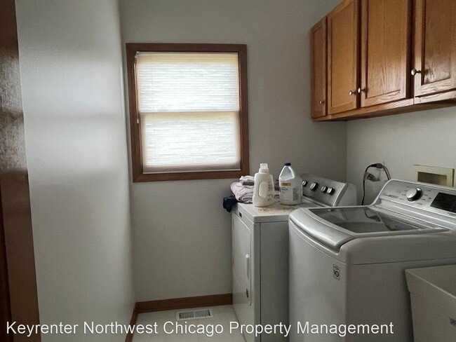 Building Photo - 5 br, 3.5 bath House - 7 W Sandstone Ct