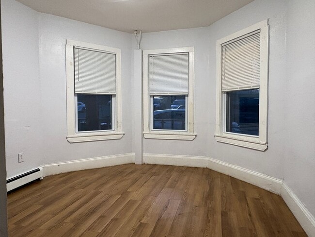 Building Photo - 58-60 Temple Street