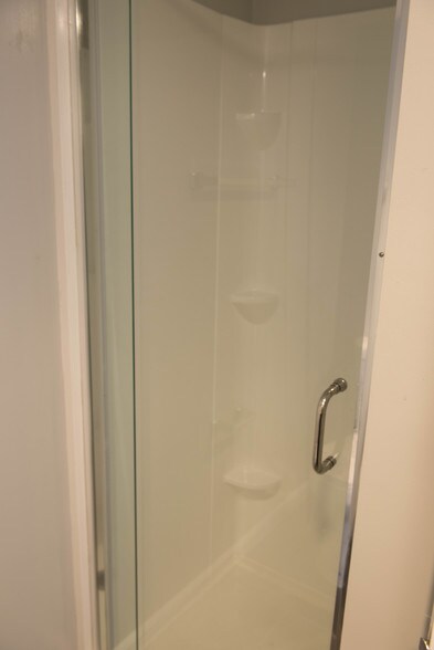 Building Photo - 1301 N Courthouse Rd