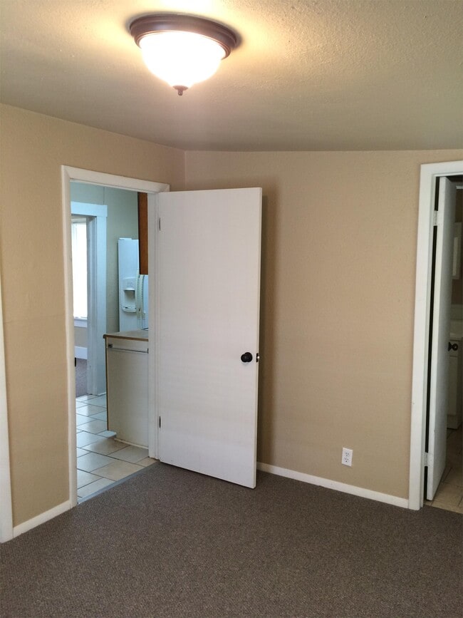 Building Photo - 4207 N Beaver Ave