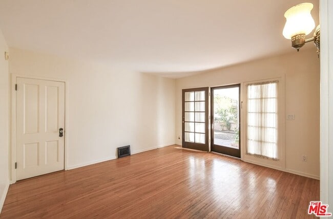 Building Photo - 2814 Fleur Dr